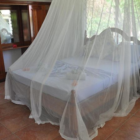 La Bel Zilwaz Guesthouse La Digue Habitación foto